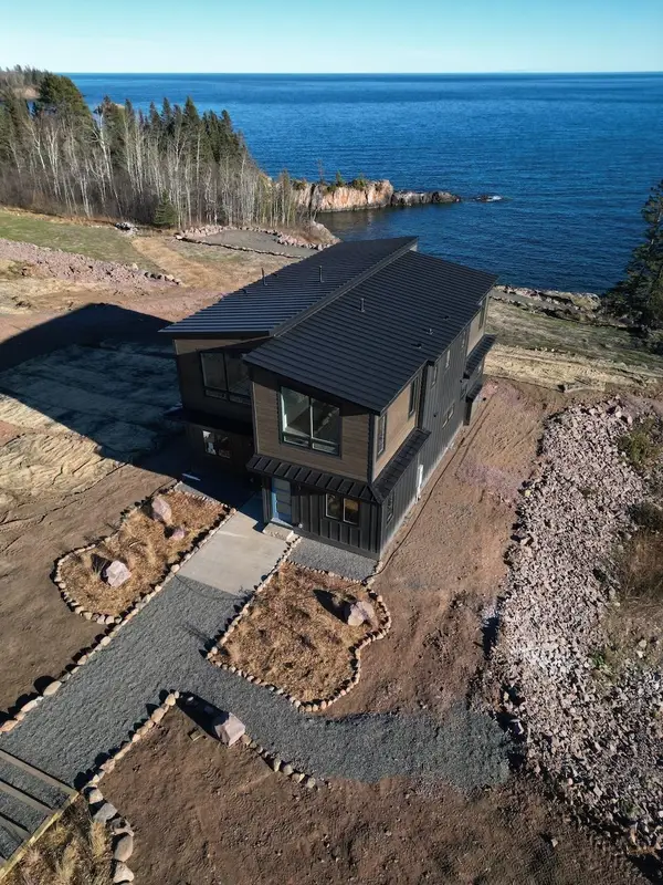 118-124 E Lakeview Dr, Silver Bay, MN 55614