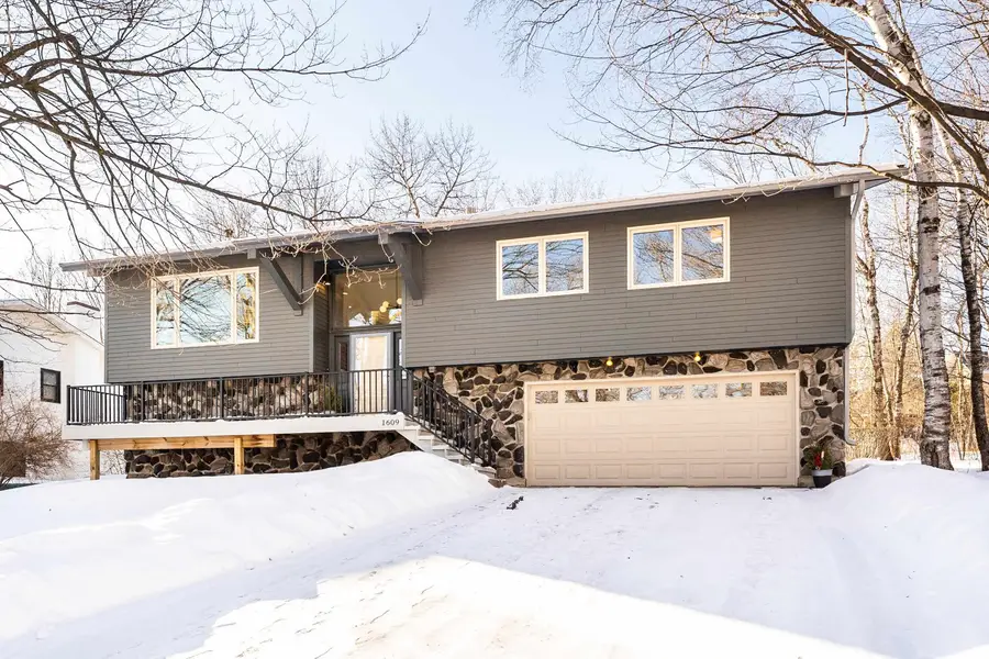 1609 Woodbury Ln, Duluth, MN 55803 - Image #2