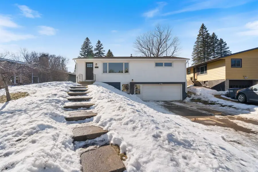 2233 Woodland Ave, Duluth, MN 55803 - #2