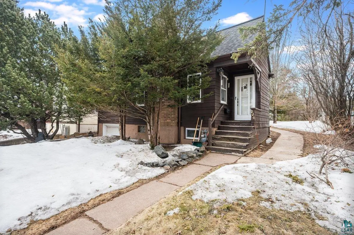226 W College St, Duluth, MN 55812 - #1