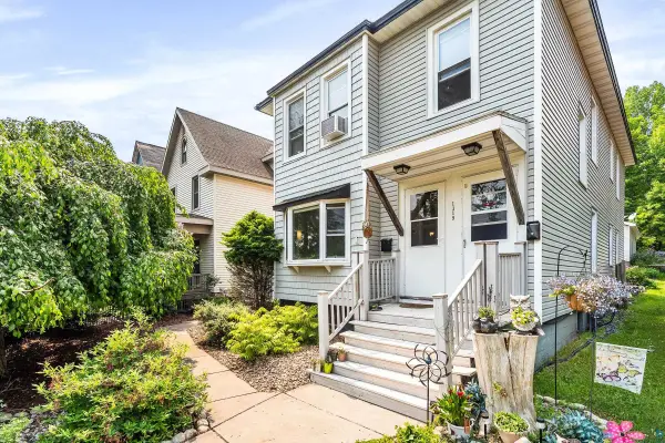 1319 E 6th St, Duluth, MN 55805