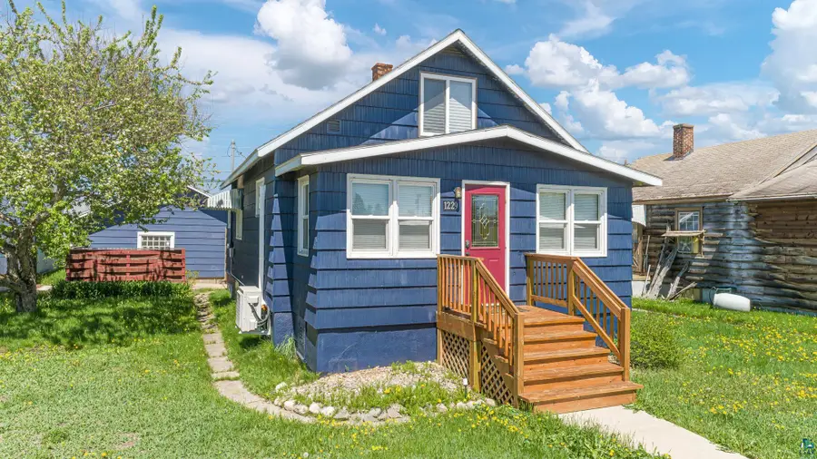 1229 E Sheridan St, Ely, MN 55731 - #2