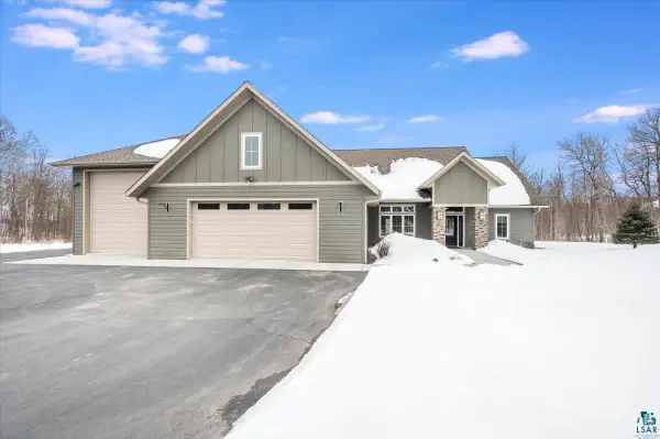 5005 Knotty Wood Ct, Hermantown, MN 55811