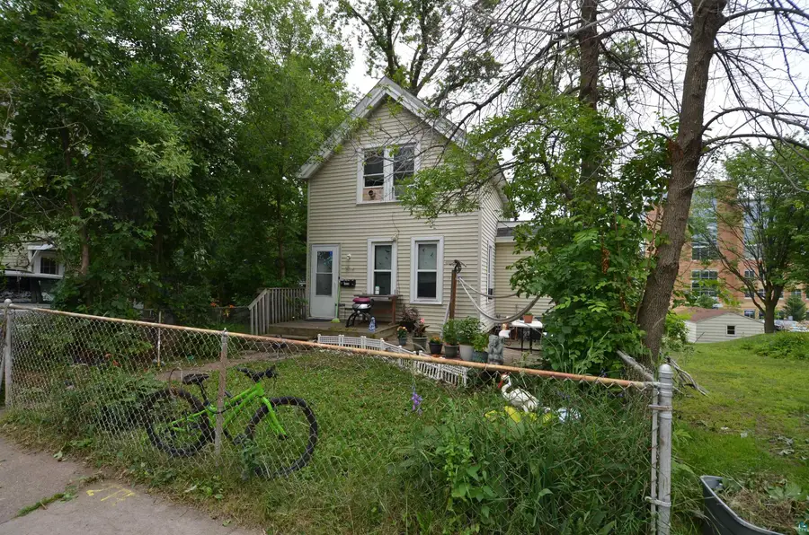 1026 E 3rd St, Duluth, MN 55805 - #2