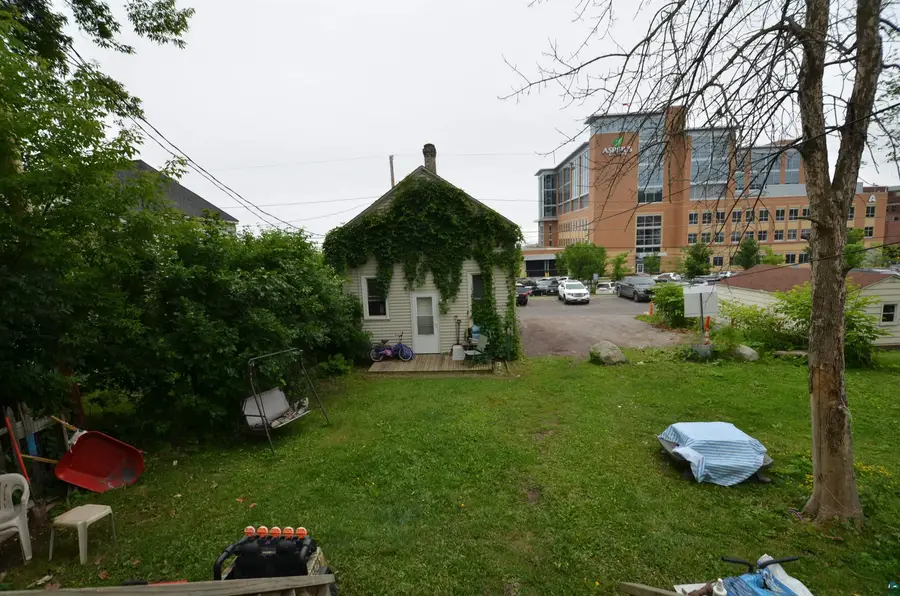 1026 E 3rd St, Duluth, MN 55805 - #3