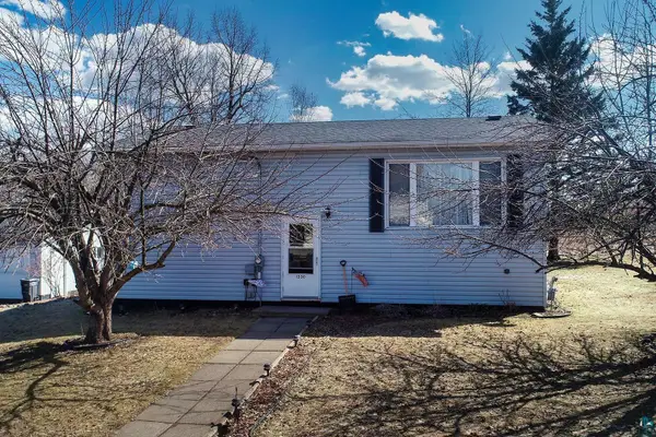 1330 Dickson St, Duluth, MN 55808