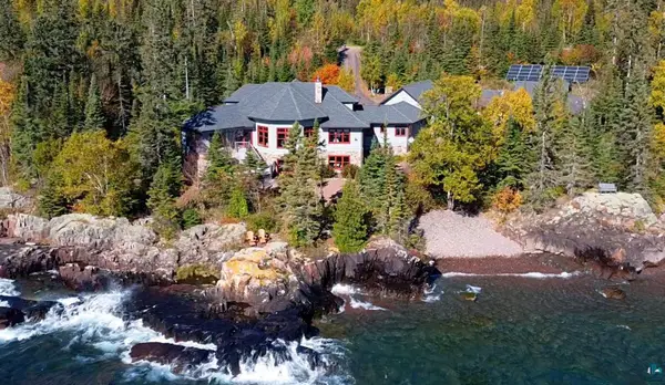 126 Harbor View Tr, Grand Marais, MN 55604