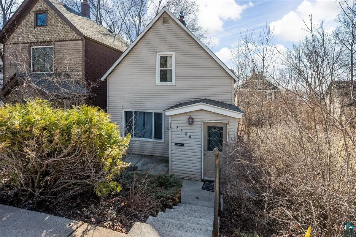 2208 W 8th St, Duluth, MN 55806 - #1