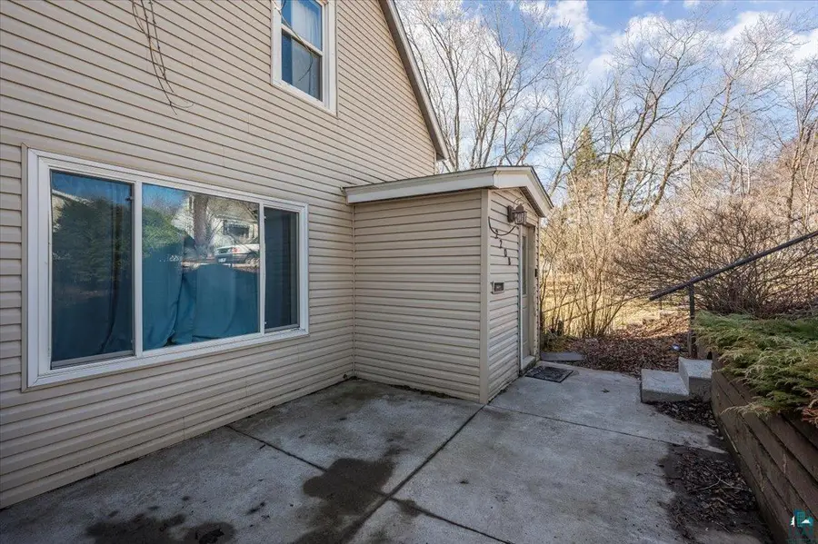 2208 W 8th St, Duluth, MN 55806 - #2