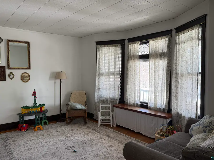5817-19 W 8th St, Duluth, MN 55807 - #2