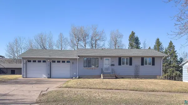 16 Law Dr, Silver Bay, MN 55614