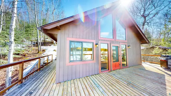 41 S Bearskin Rd, Grand Marais, MN 55604