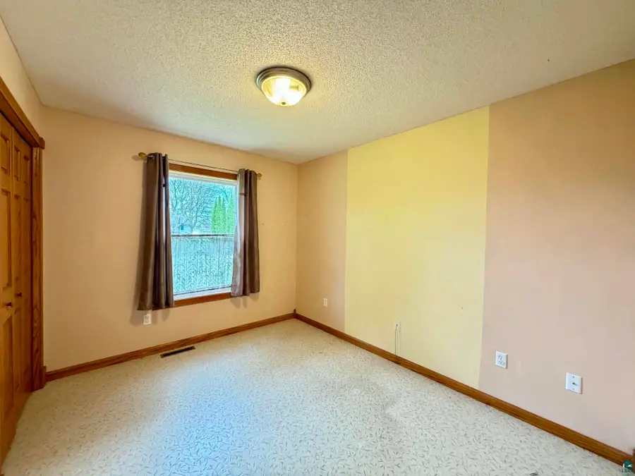 401 W 17th St, Glencoe, MN 55336 - #3