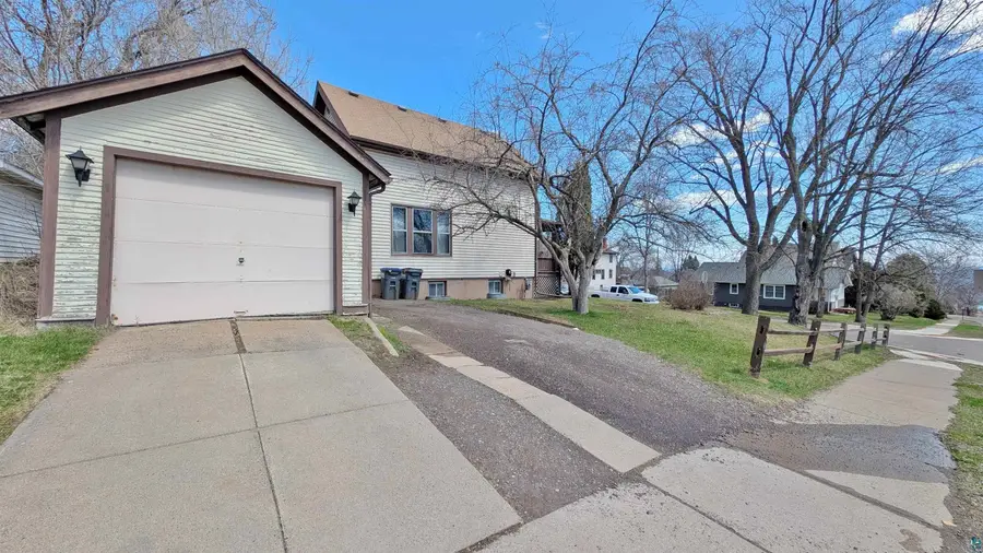 1103 E 10th St, Duluth, MN 55805 - #3