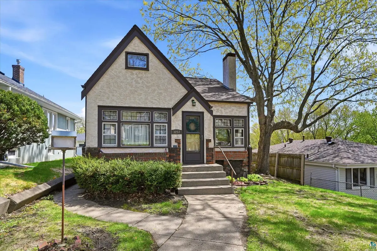 3257 Hayes St Ne, Minneapolis, MN 55418 - #1