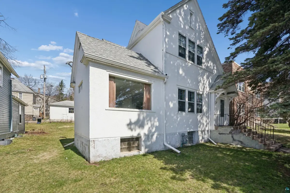 1407 E 3rd St, Duluth, MN 55804 - #1