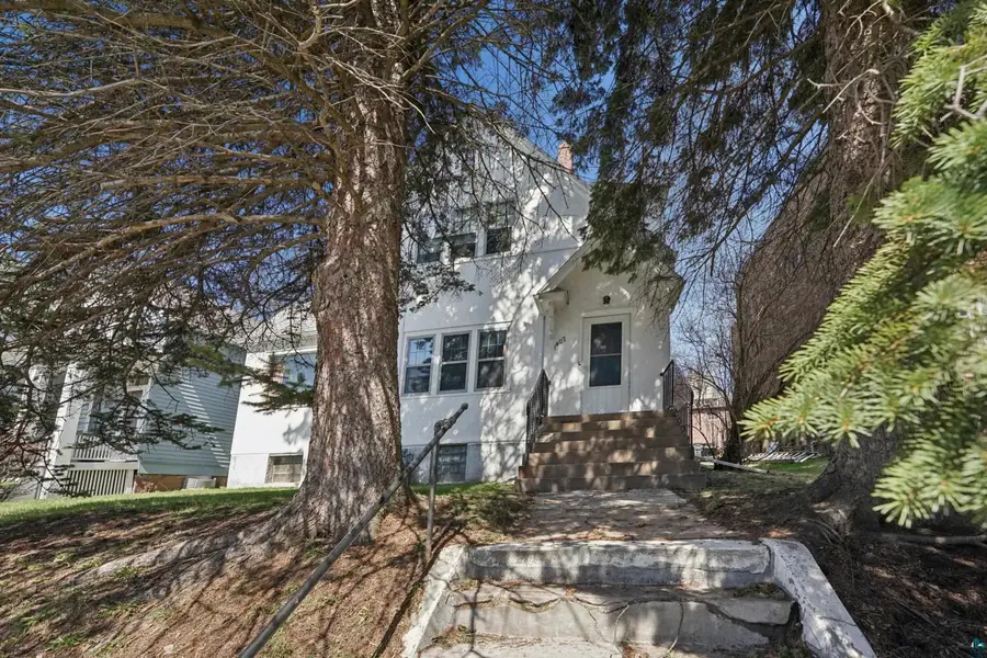 1407 E 3rd St, Duluth, MN 55804 - #2