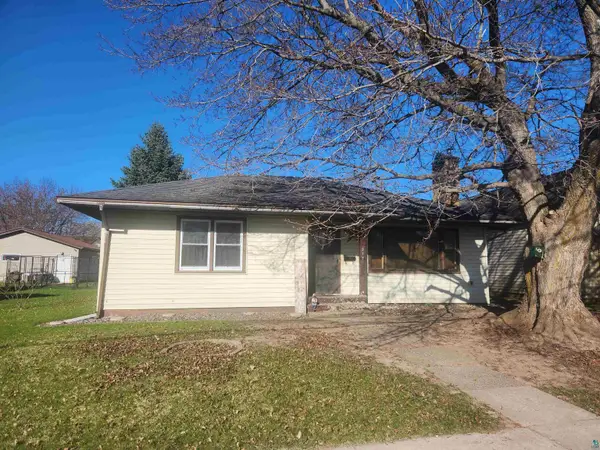 218 E 11th Ave, Ashland, WI 54806
