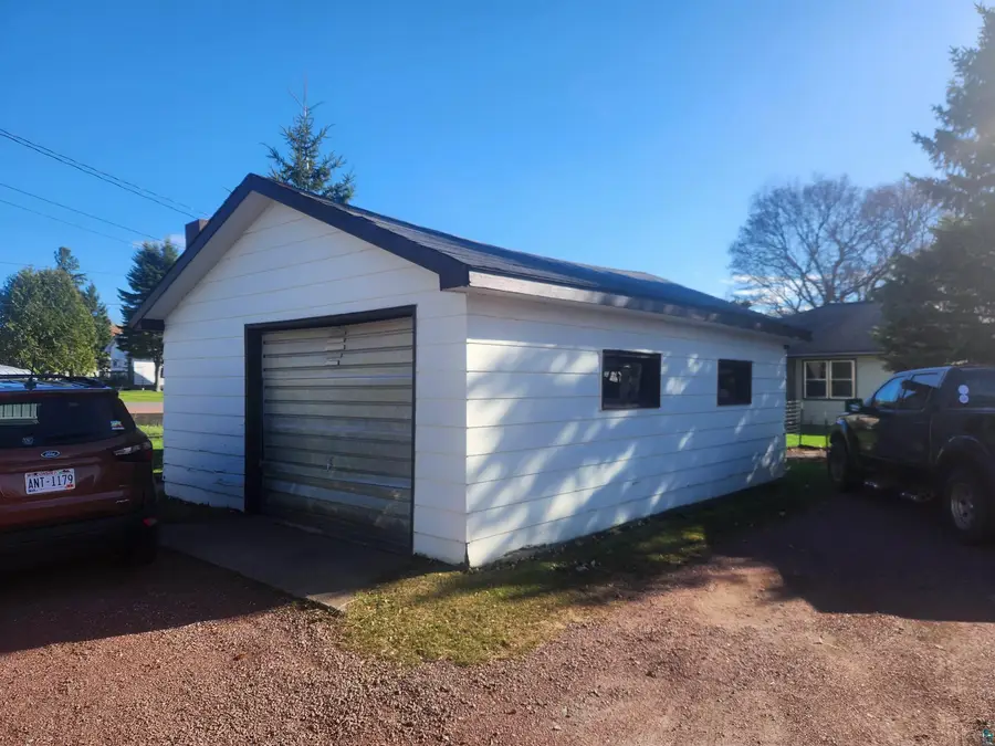 218 E 11th Ave, Ashland, WI 54806 - #3