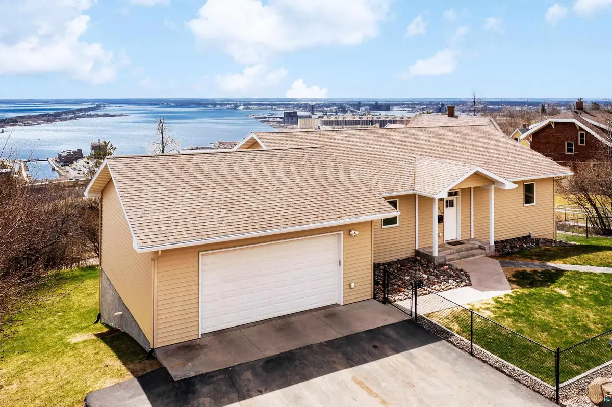 703 W 4th St, Duluth, MN 55806 - #1