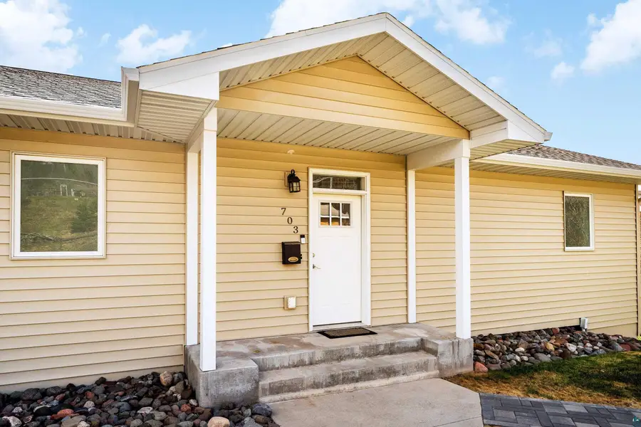 703 W 4th St, Duluth, MN 55806 - #2