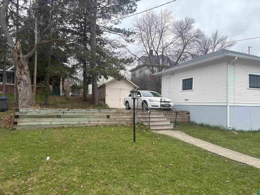 1411 E 4th St, Duluth, MN 55805 - #3