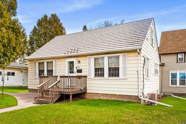 202 8th St, Two Harbors, MN 55616