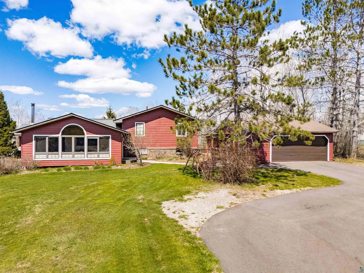3325 Strand Rd, Duluth, MN 55804 - #1