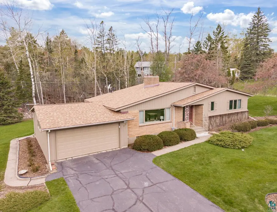 529 Valley Dr, Duluth, MN 55804 - #2