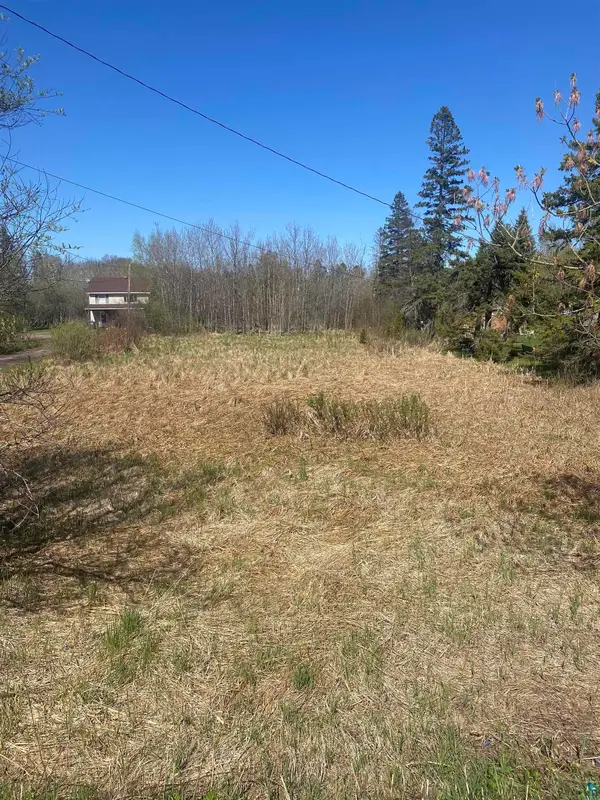 28XX Hutchinson Rd, Duluth, MN 55811