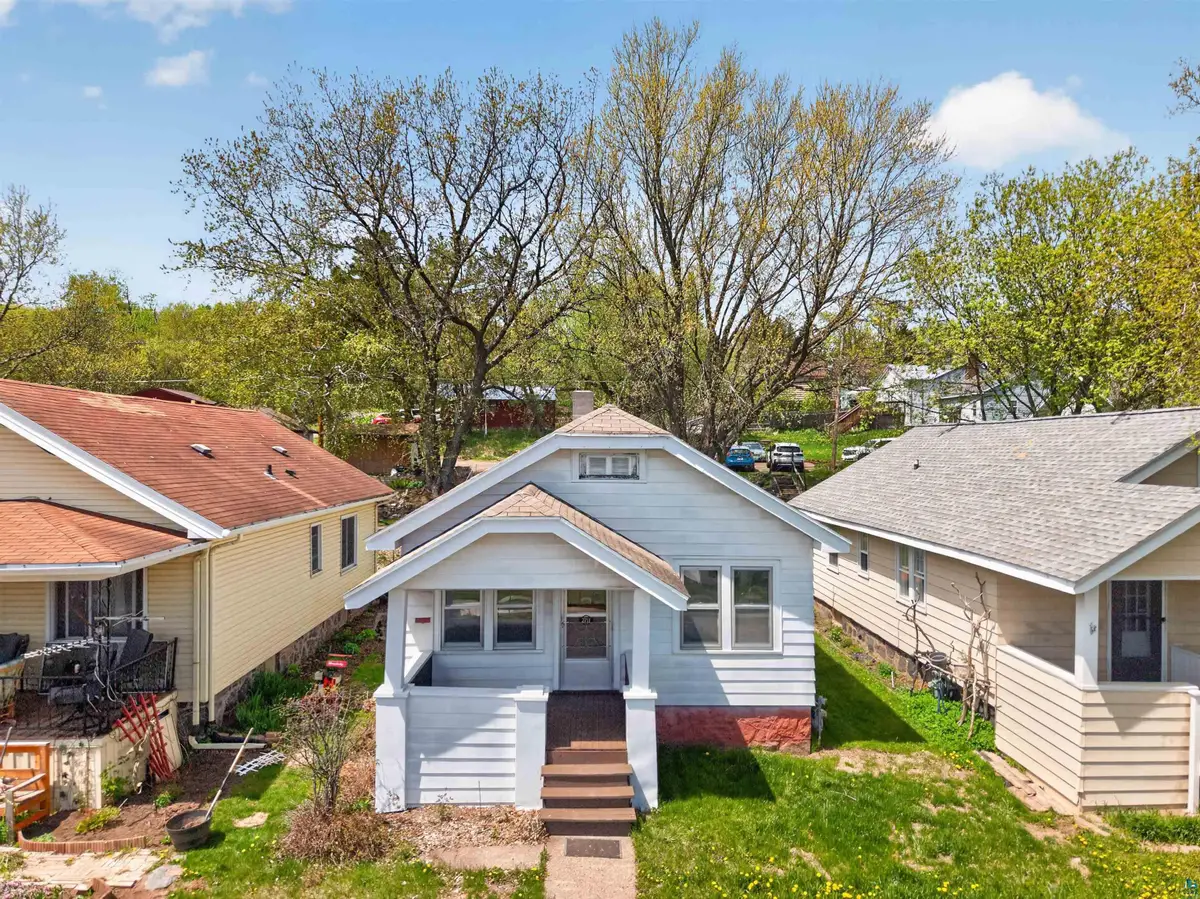 2711 W 9th St, Duluth, MN 55806 - #1