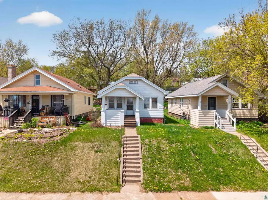 2711 W 9th St, Duluth, MN 55806 - #2