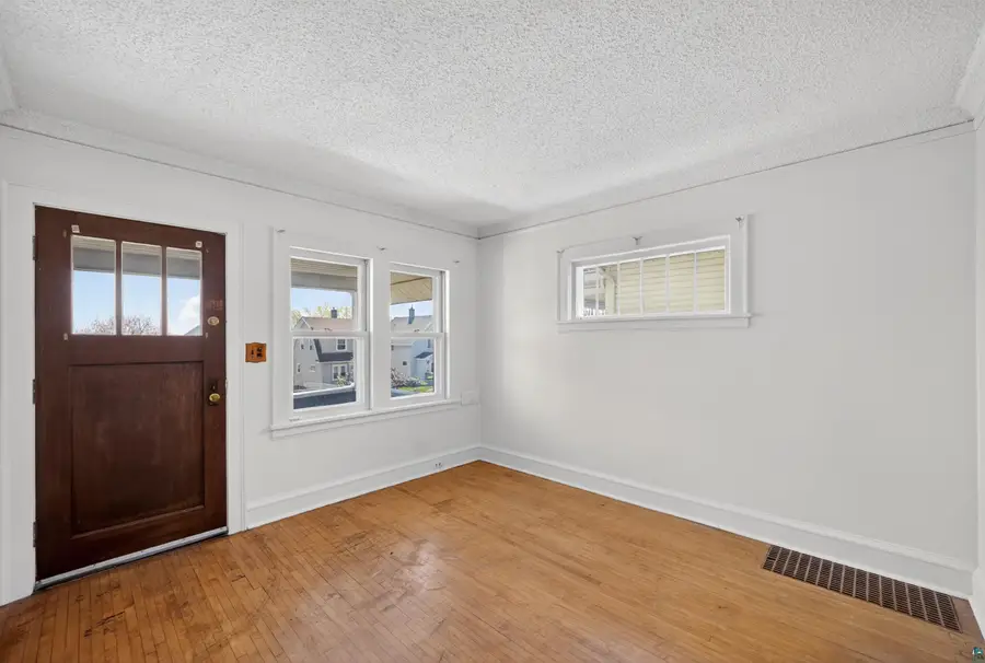 2711 W 9th St, Duluth, MN 55806 - #3