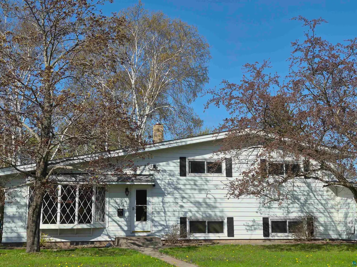 1424 E 6th St, Superior, MN 54880 - #1