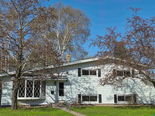1424 E 6th St, Superior, MN 54880