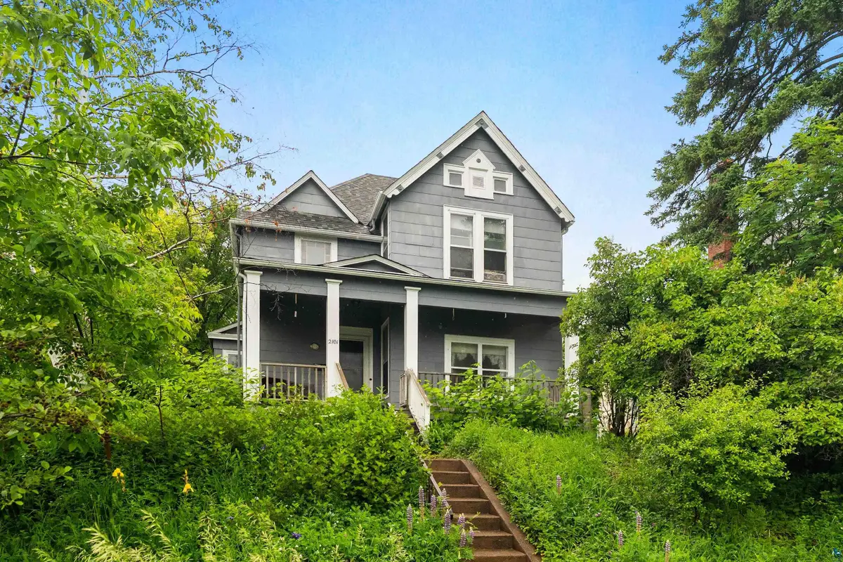 2101 E 1st St, Duluth, MN 55812 - #1