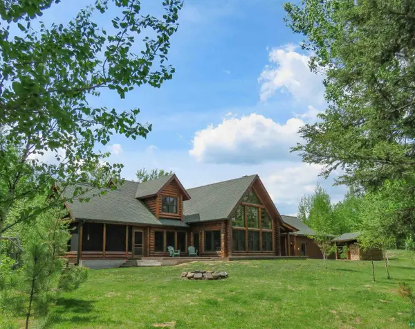 48 Wolf Point Tr, Grand Marais, MN 55604