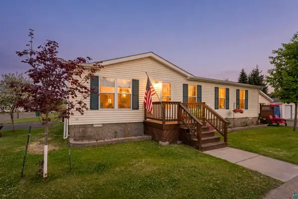 16 Magnolia Dr, Duluth, MN 55810