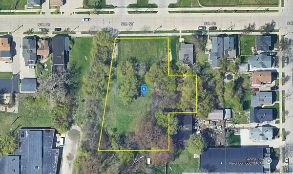 823 9th St, Racine, MN 53403