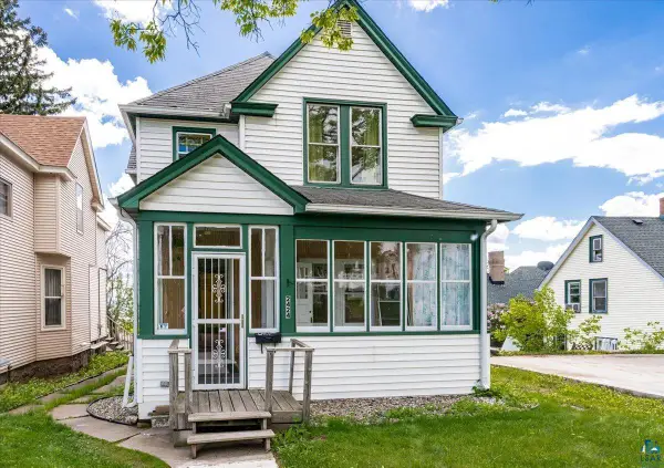2424 W 7th St, Duluth, MN 55806