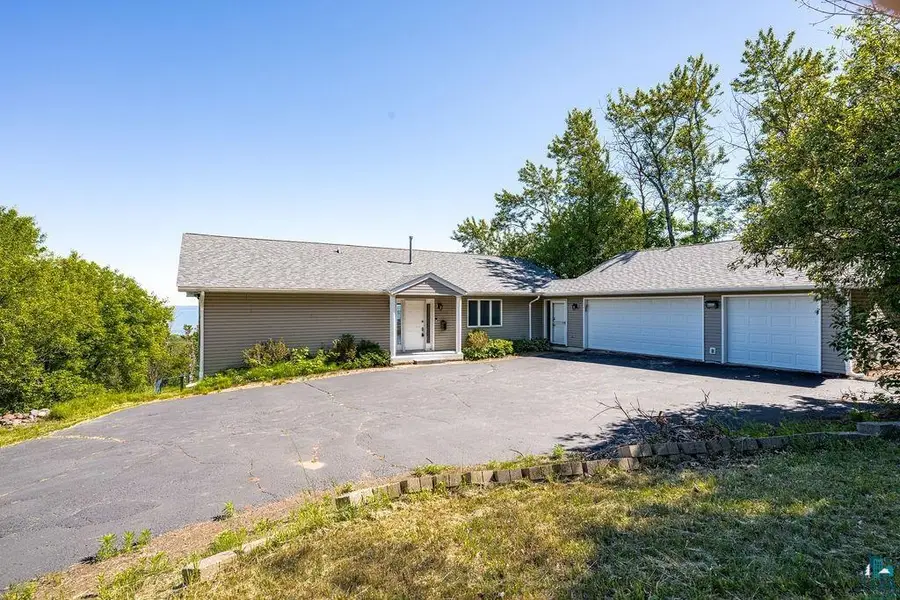 1002 Martha St, Duluth, MN 55805 - #2