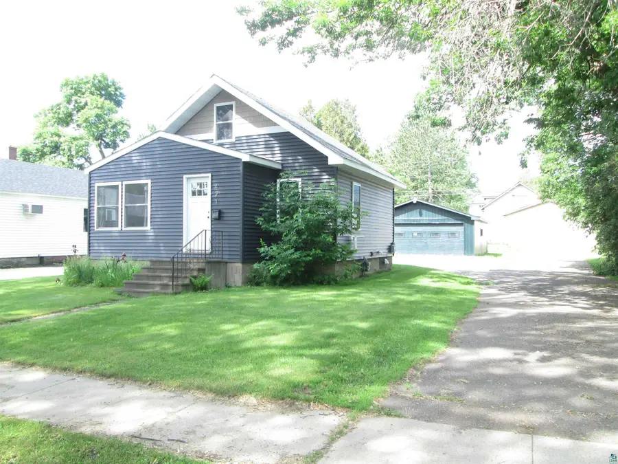 421 8th St, Cloquet, MN 55720 - #2