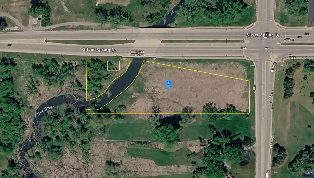 N56W20225 Silver Spring Dr, Menomonee Falls, WI 53051 - #1