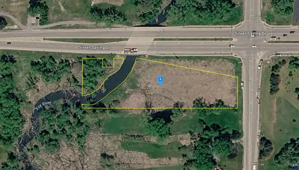 N56W20225 Silver Spring Dr, Menomonee Falls, WI 53051