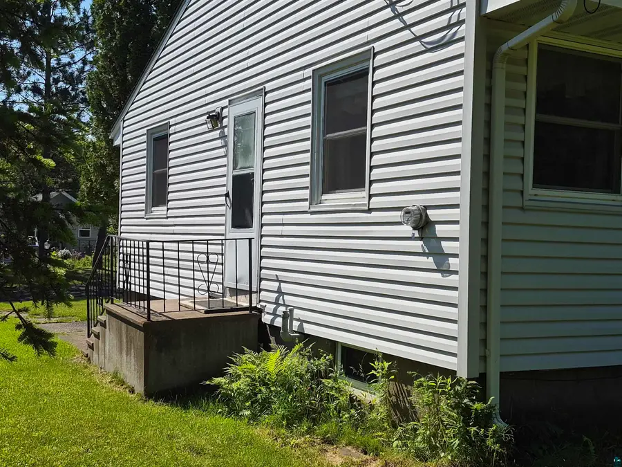 2109 W 22nd St, Duluth, MN 55811 - #2