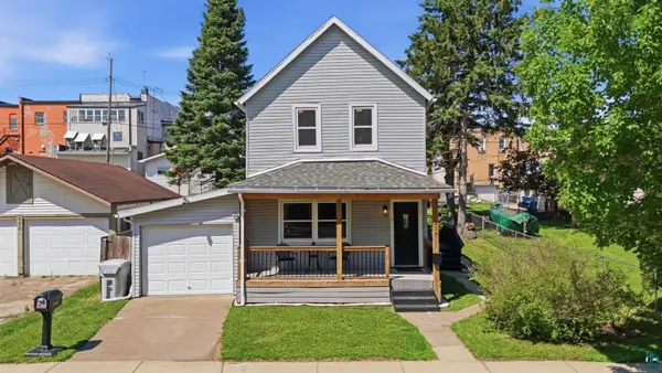 216 1st St Sw, Chisholm, MN 55719