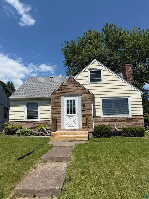 2713 W 7th St, Duluth, MN 55806