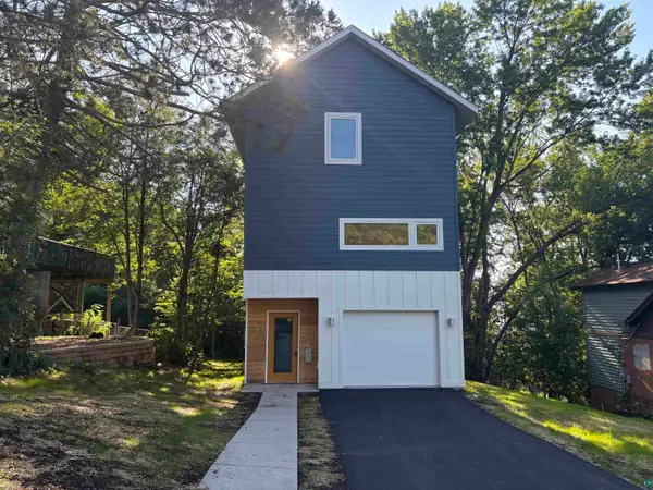 1432 N 8th Ave E, Duluth, MN 55805