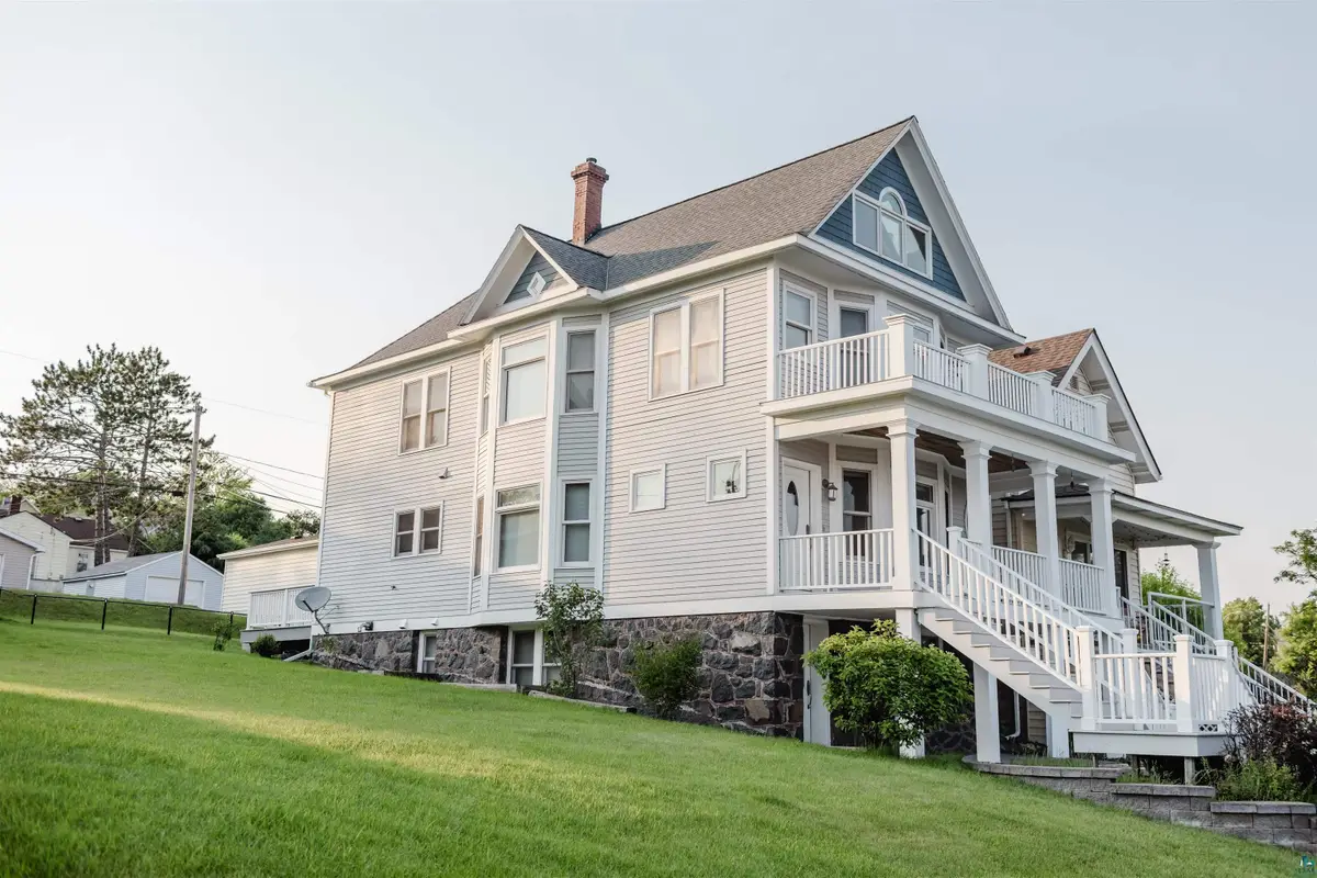 13 W 8th St, Duluth, MN 55805 - #1