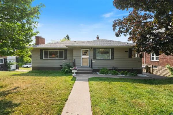 2016 E 3rd St, Duluth, MN 55812